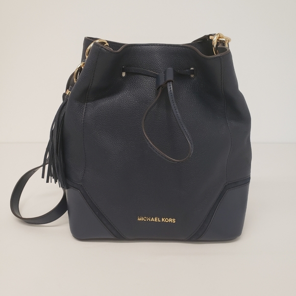 Michael Kors Handbags - Michael Kors Nicole Lg Navy Bucket Crossbody Bag